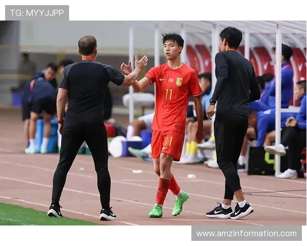 国足王钰栋彭啸首发博豪替补澳