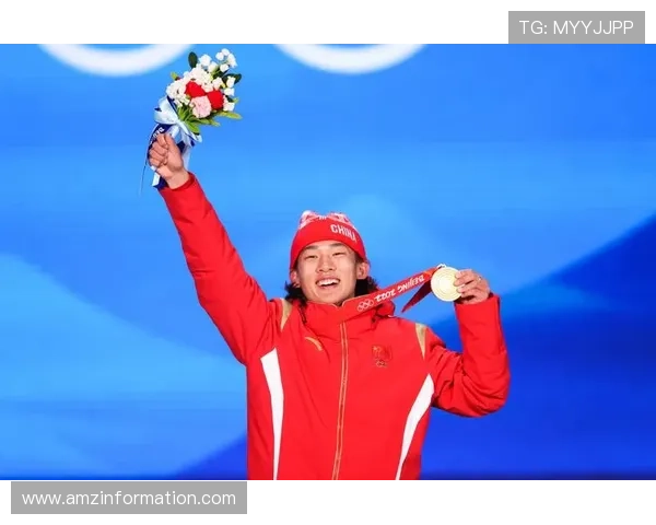 苏翊鸣披旗夺冠泪洒全场教练跪